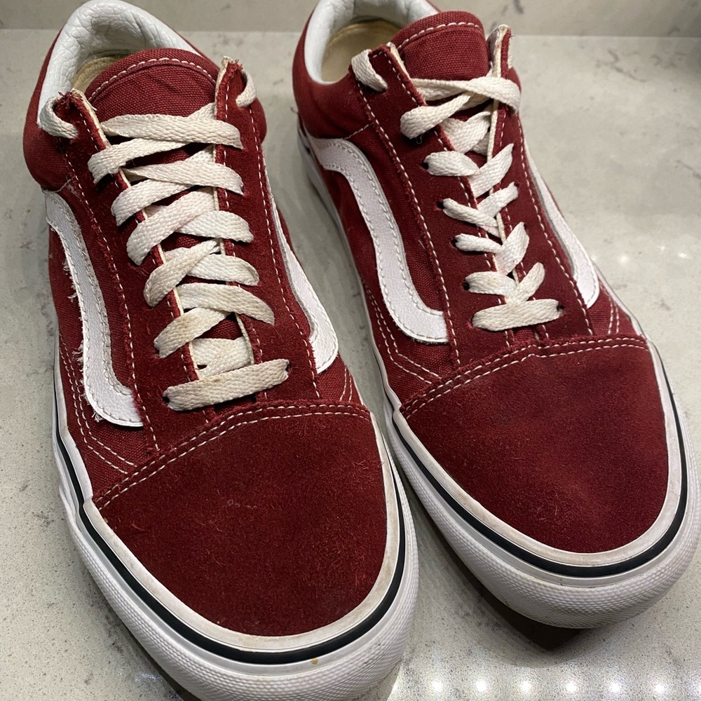 Women’s maroon Vans